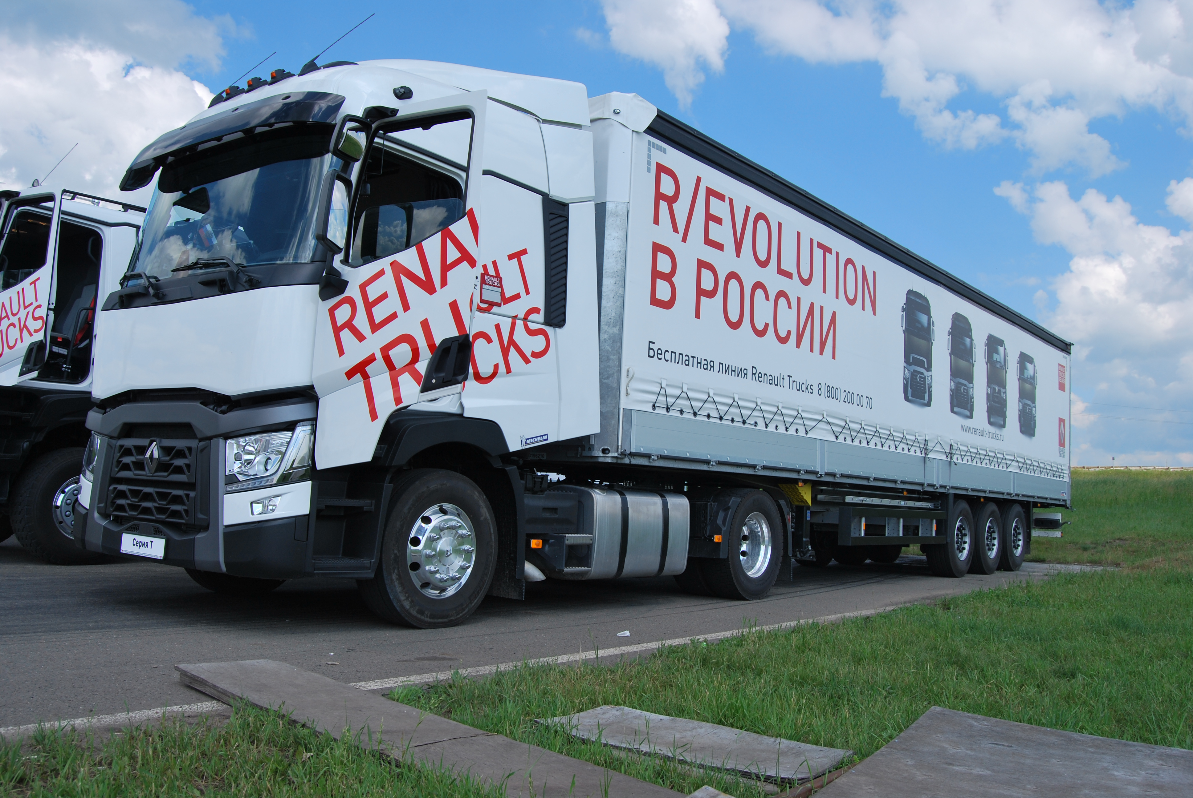 Европейские грузоперевозчики все больше доверяют грузовикам компании  Renault Trucks