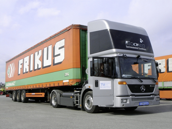 Обновленный грузовик от Mercedes Econic NGT