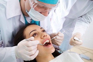 Наша стоматология в Киеве поможет людям избавиться от различных дефектов